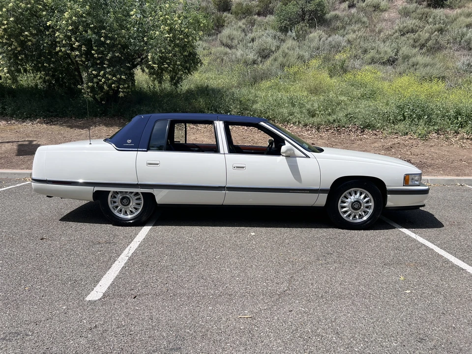 1994 Cadillac DeVille 7th Gen - Image 7 of 31
