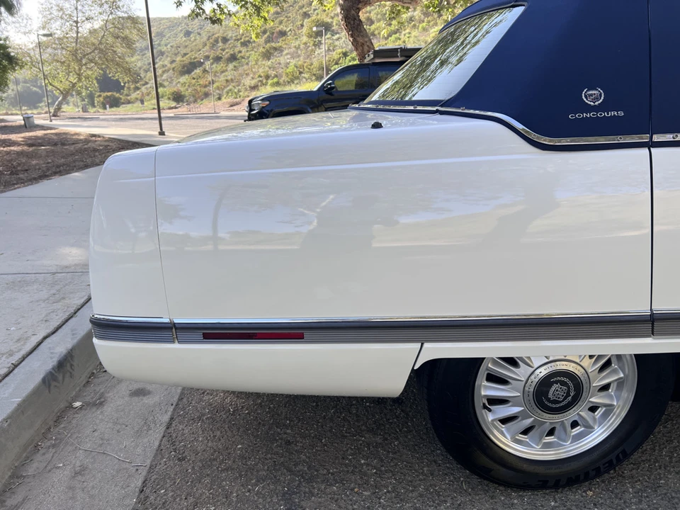 1994 Cadillac DeVille 7th Gen - Image 24 of 31