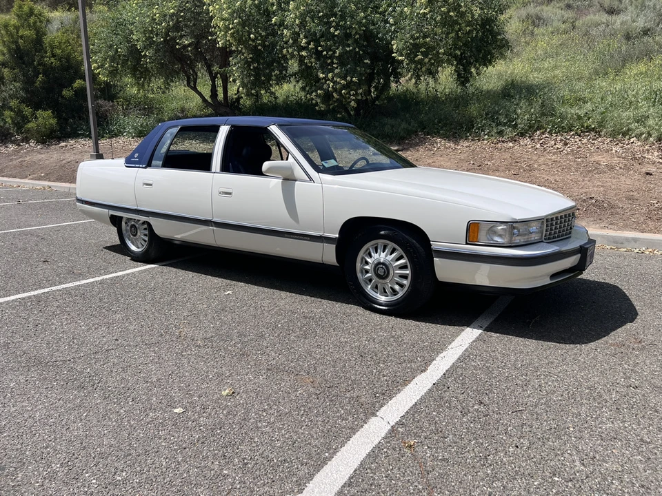 1994 Cadillac DeVille 7th Gen - Image 6 of 31