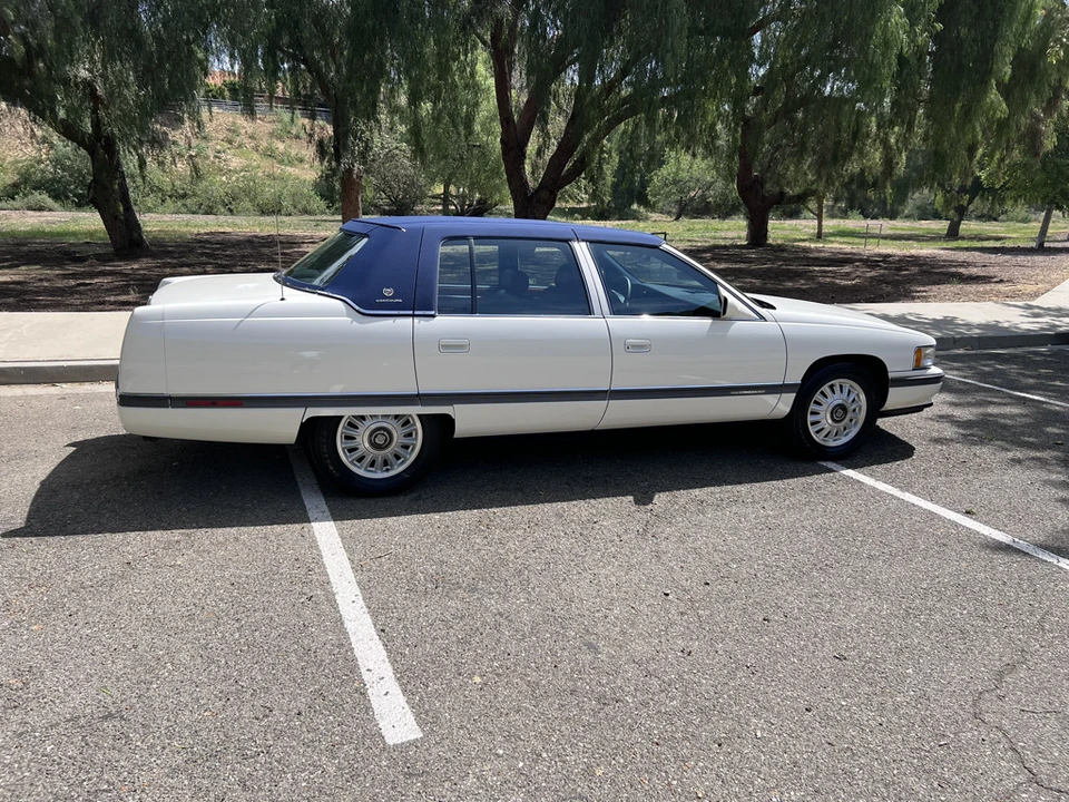 1994 Cadillac DeVille 7th Gen - Image 8 of 31