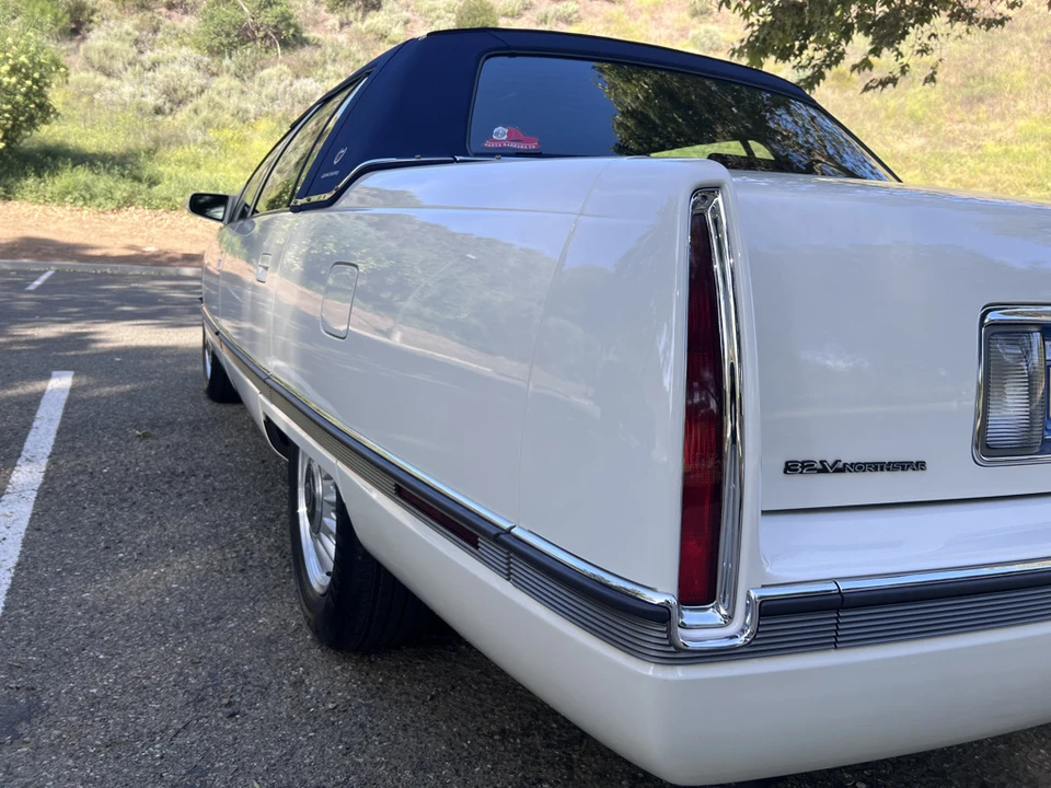 1994 Cadillac DeVille 7th Gen - Image 27 of 31