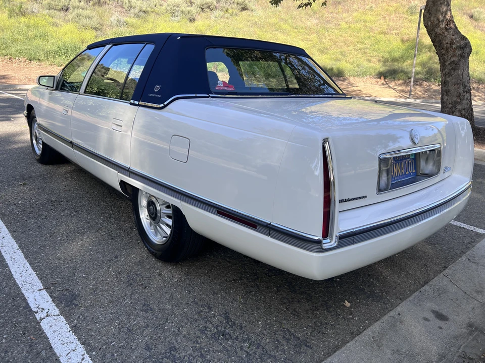 1994 Cadillac DeVille 7th Gen - Image 12 of 31