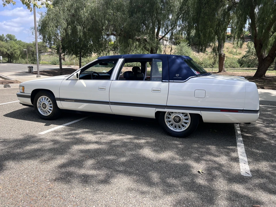 1994 Cadillac DeVille 7th Gen - Image 13 of 31