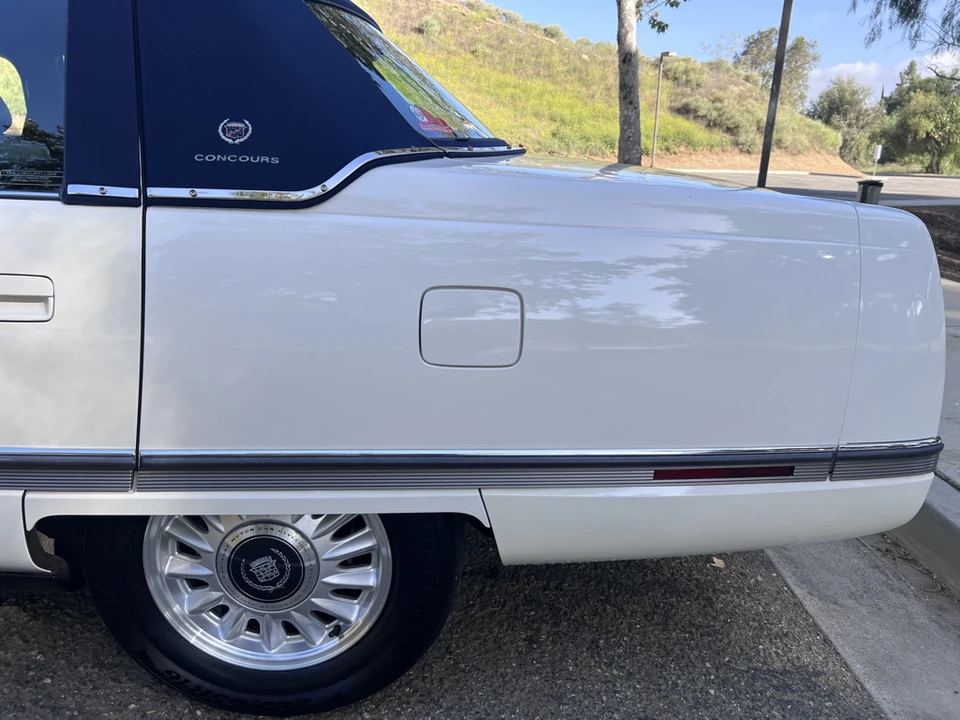 1994 Cadillac DeVille 7th Gen - Image 28 of 31