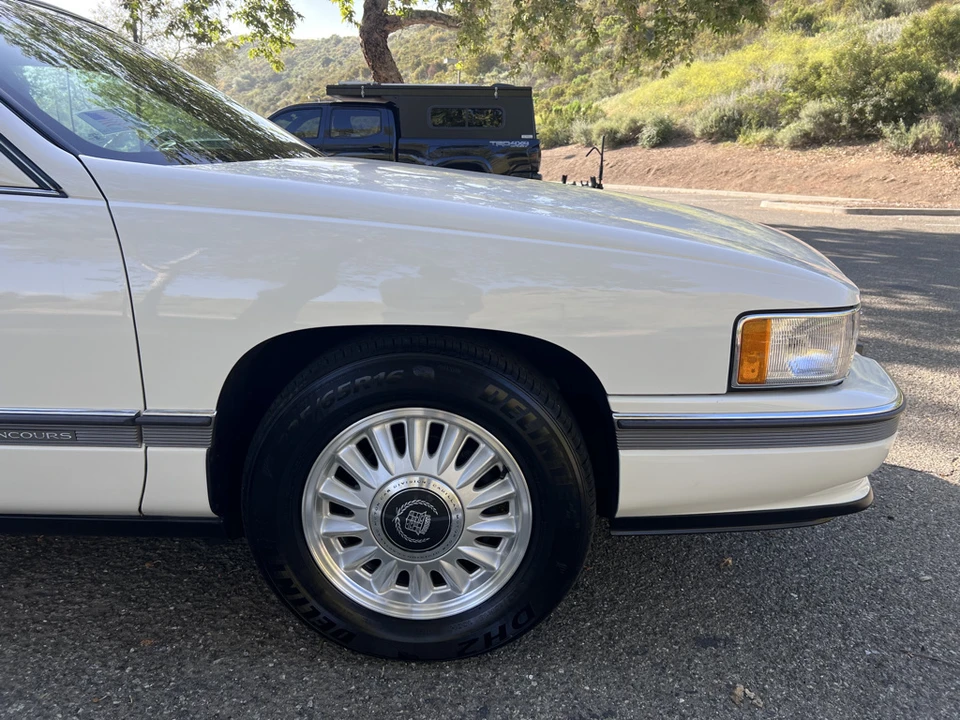 1994 Cadillac DeVille 7th Gen - Image 19 of 31