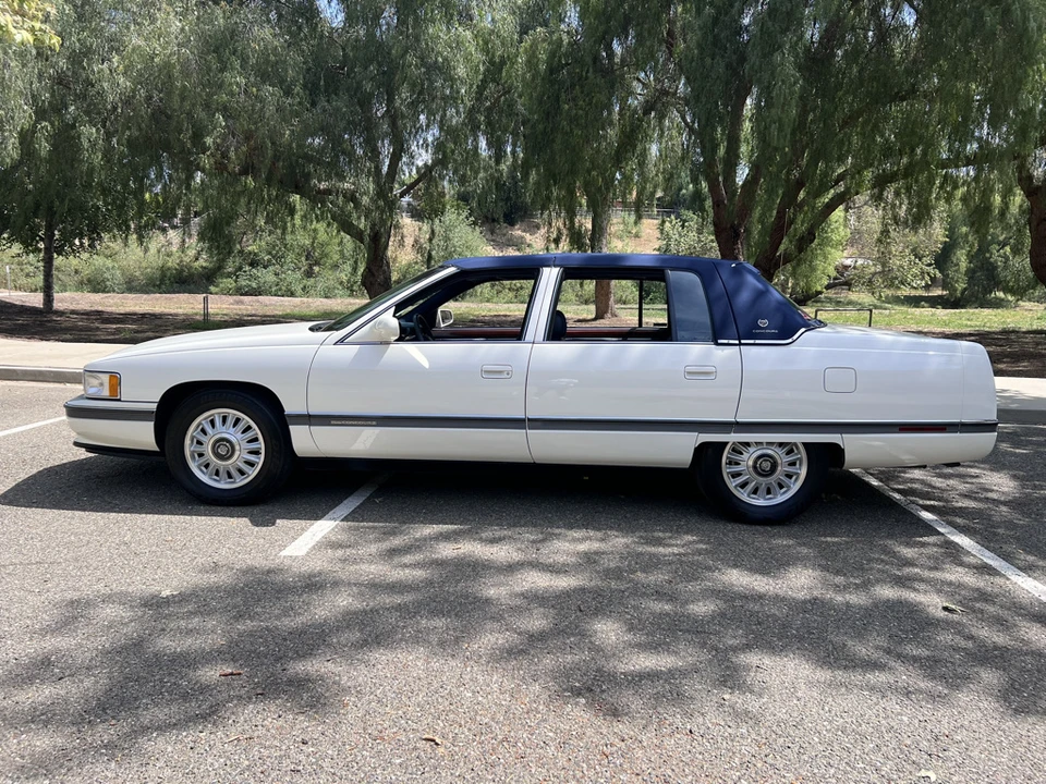 1994 Cadillac DeVille 7th Gen - Image 14 of 31
