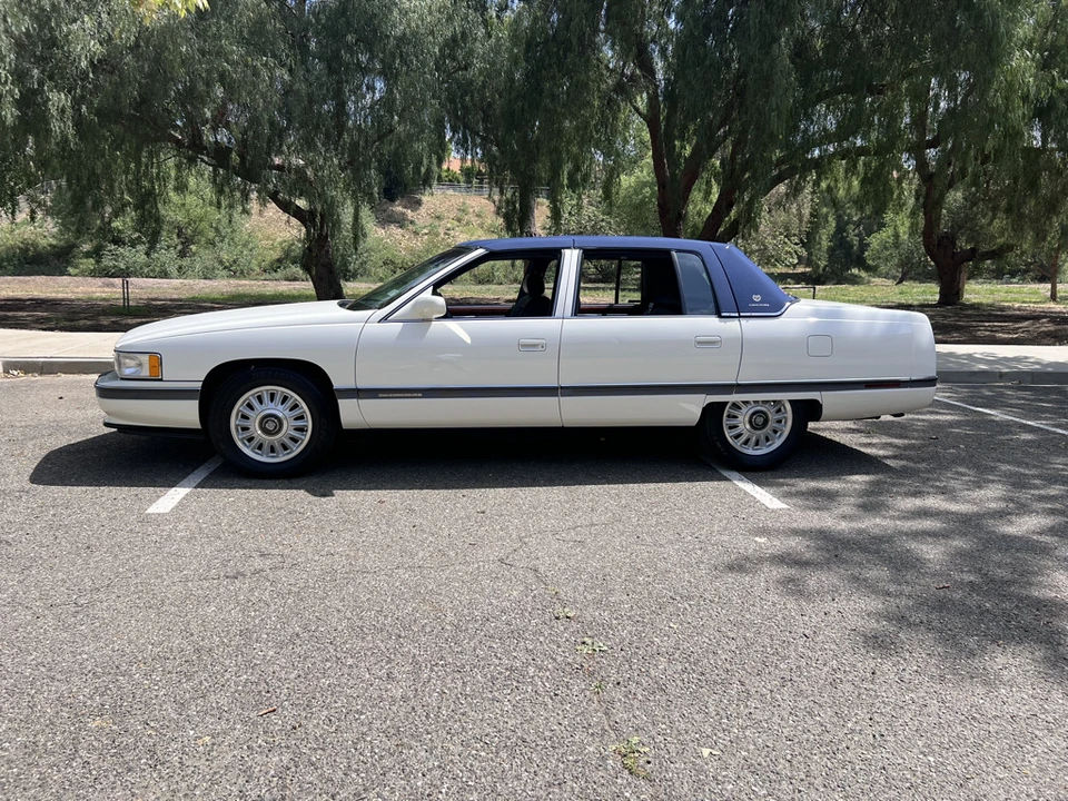 1994 Cadillac DeVille 7th Gen - Image 2 of 31