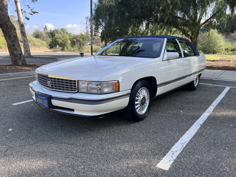 1994 Cadillac DeVille 7th Gen - Image 4 of 31