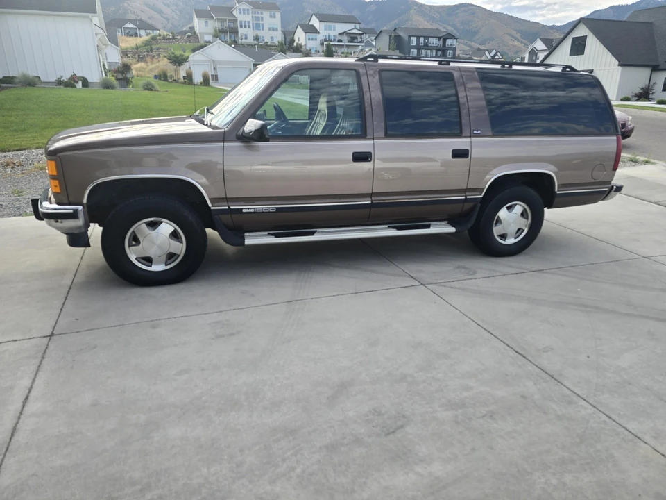 1994 GMC Suburban 8th Gen - Image 23 of 31