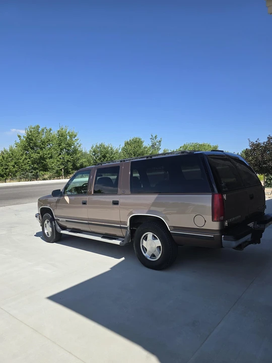 1994 GMC Suburban 8th Gen - Image 25 of 31