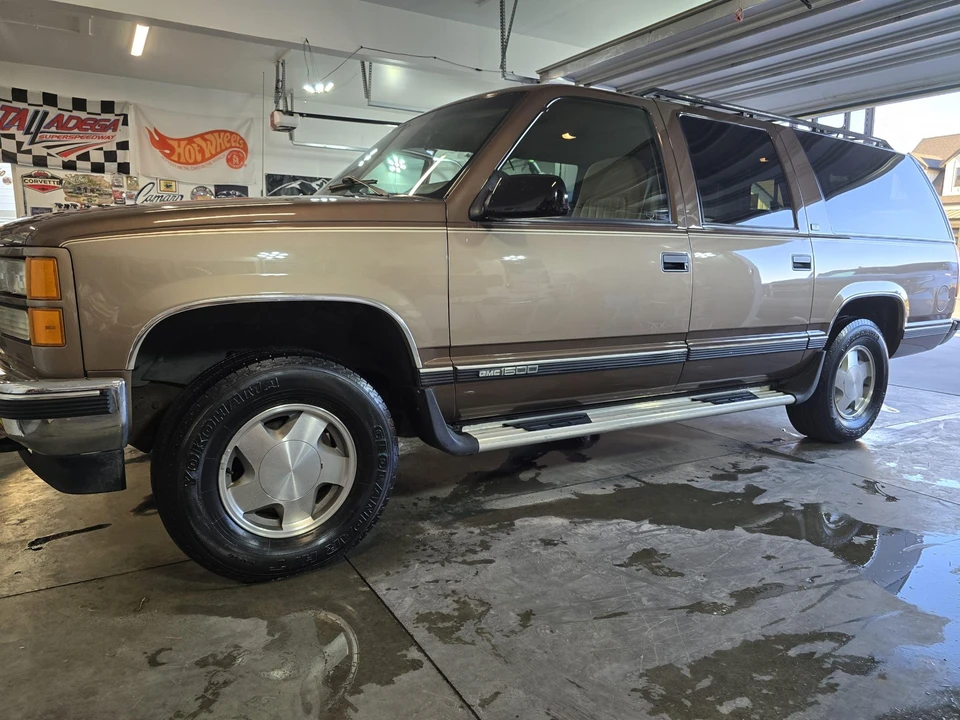 1994 GMC Suburban 8th Gen - Image 31 of 31