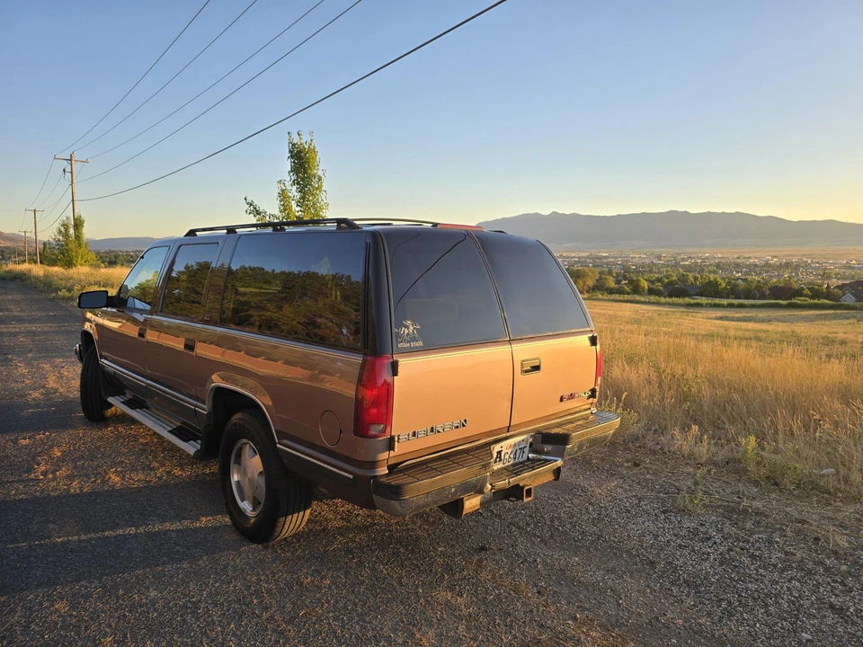 1994 GMC Suburban 8th Gen - Image 8 of 31
