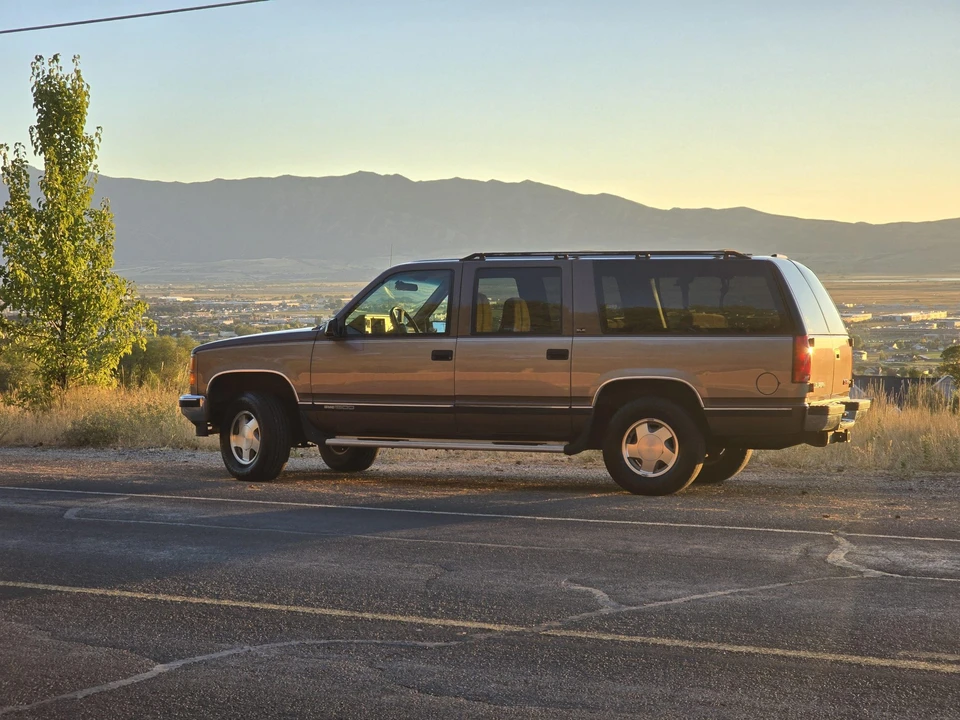 1994 GMC Suburban 8th Gen - Image 5 of 31