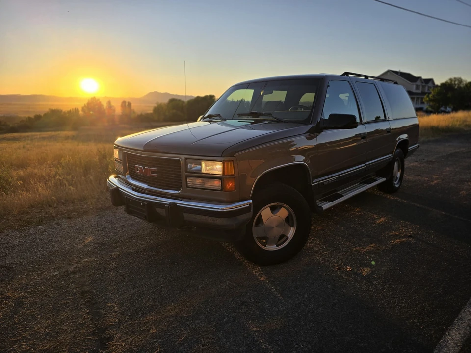 1994 GMC Suburban 8th Gen - Image 7 of 31