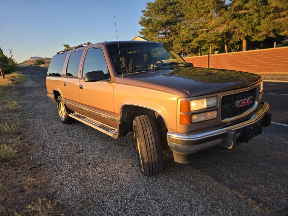 1994 GMC Suburban 8th Gen - Image 12 of 31