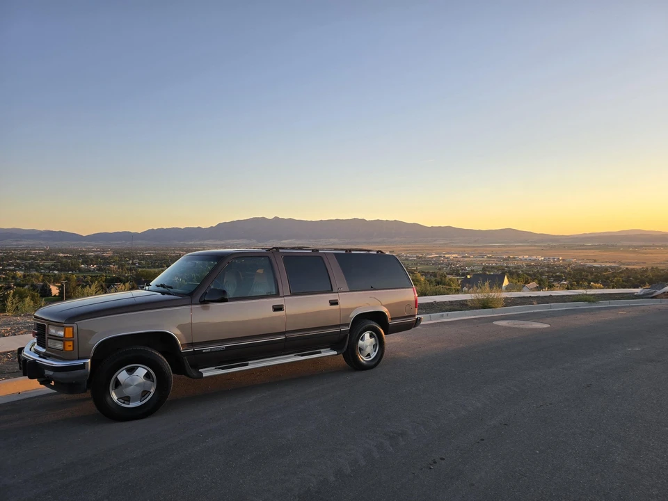 1994 GMC Suburban 8th Gen - Image 16 of 31
