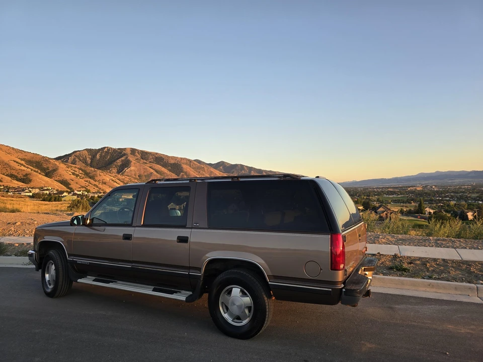1994 GMC Suburban 8th Gen - Image 17 of 31