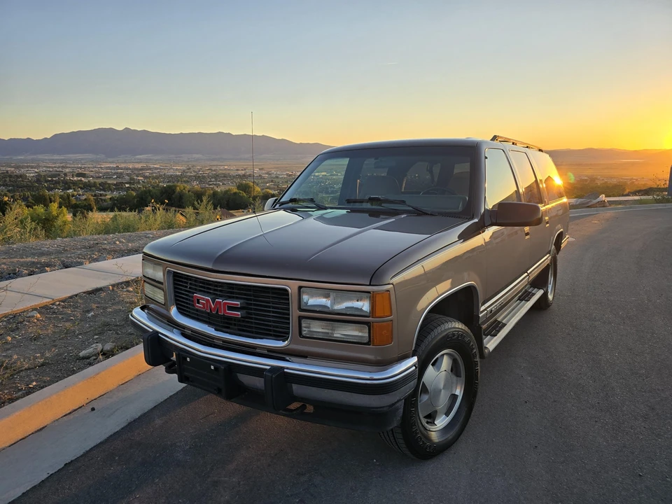 1994 GMC Suburban 8th Gen - Image 13 of 31