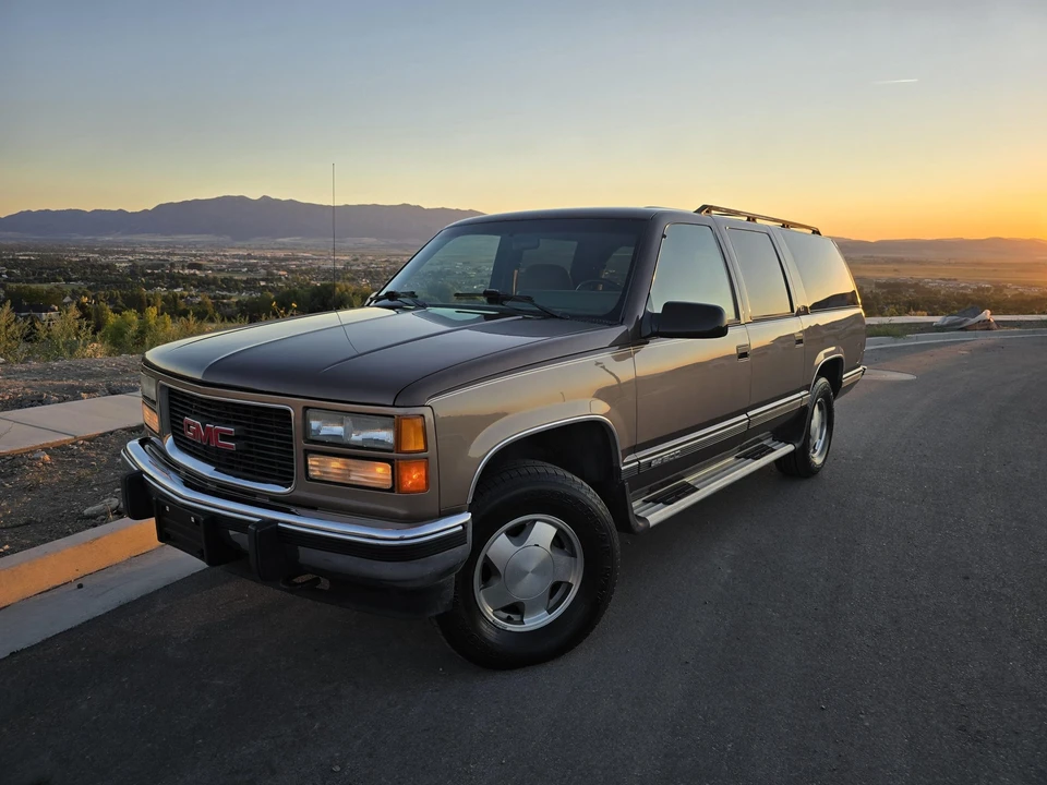 1994 GMC Suburban 8th Gen - Image 18 of 31
