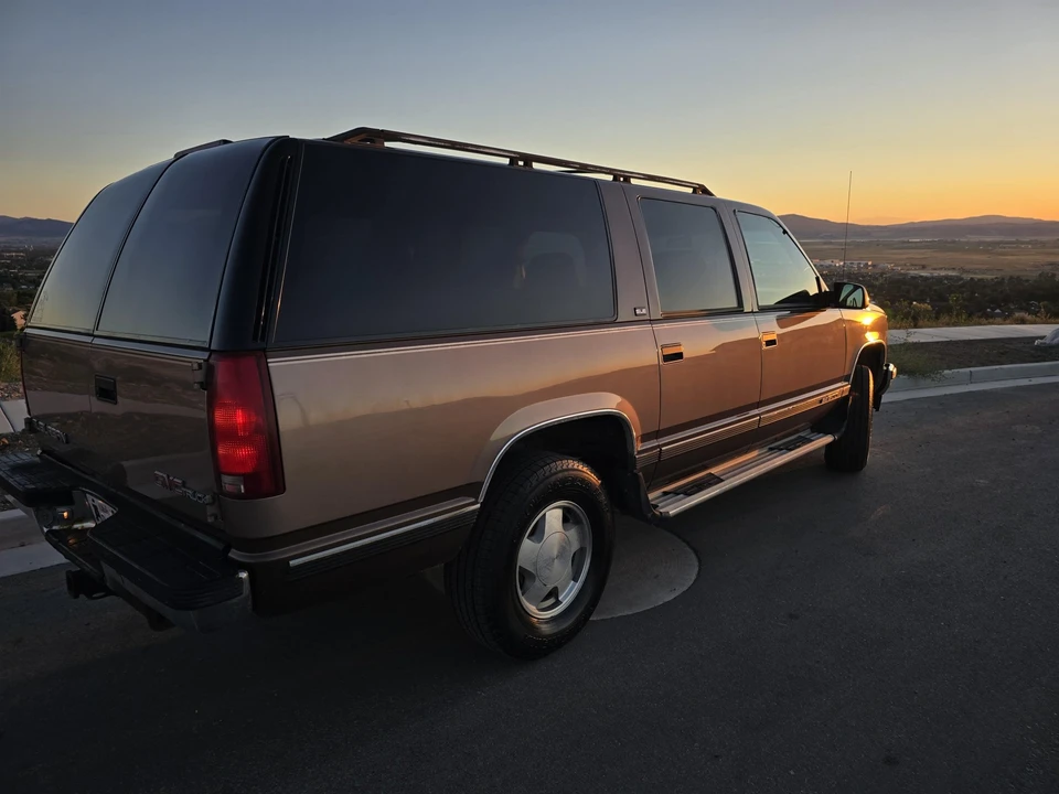 1994 GMC Suburban 8th Gen - Image 11 of 31