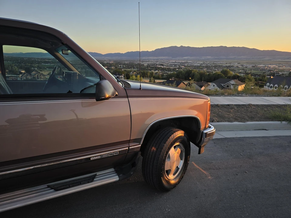 1994 GMC Suburban 8th Gen - Image 19 of 31