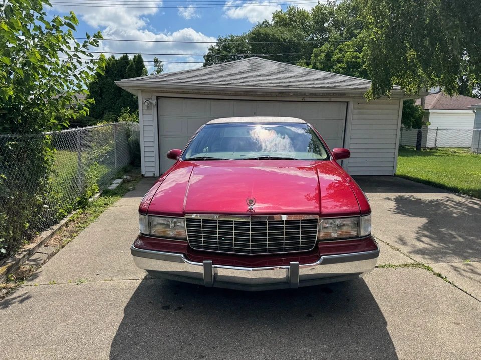 1996 Cadillac Fleetwood - Image 3 of 31