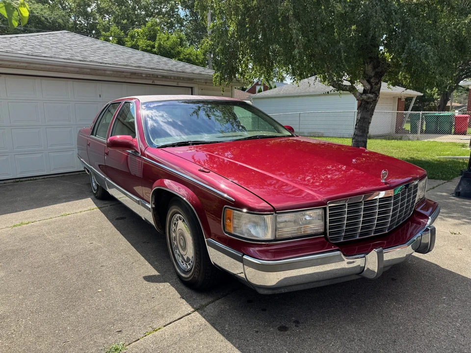 1996 Cadillac Fleetwood - Image 2 of 31