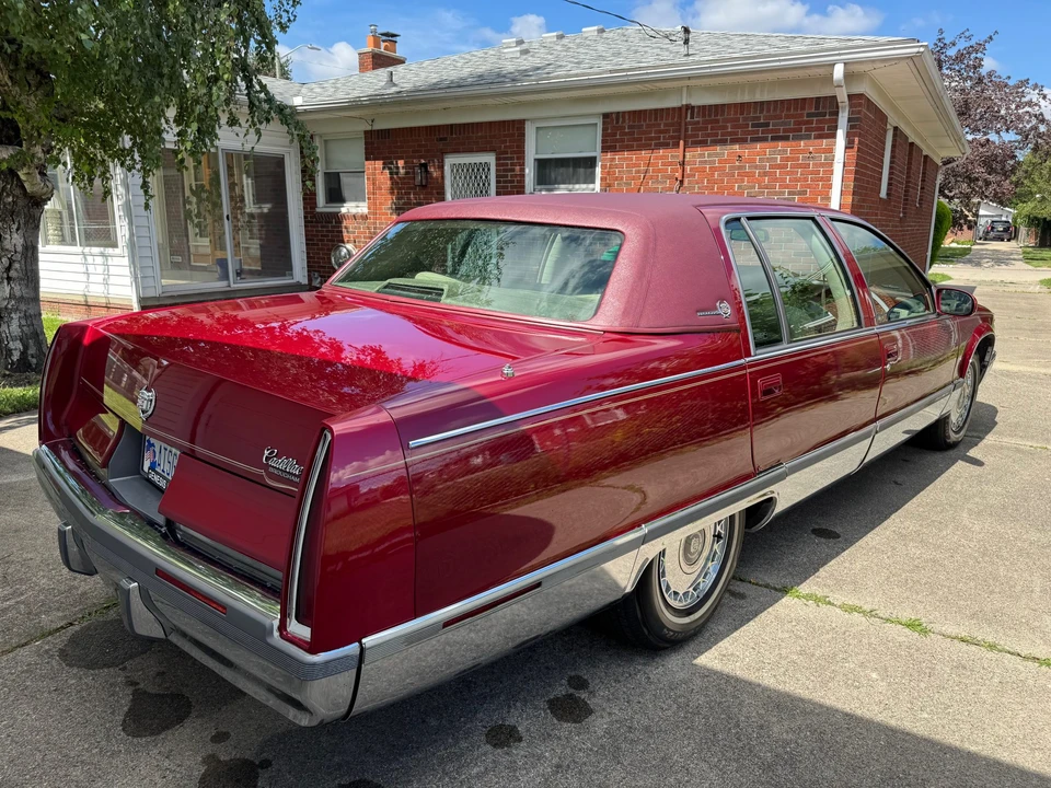 1996 Cadillac Fleetwood - Image 8 of 31