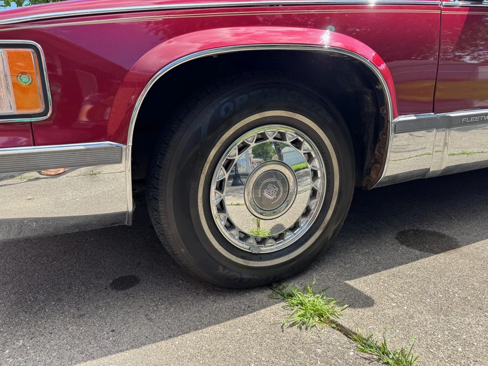 1996 Cadillac Fleetwood - Image 26 of 31