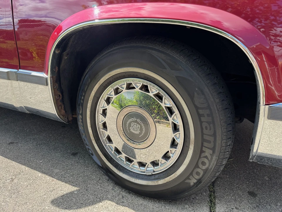 1996 Cadillac Fleetwood - Image 29 of 31