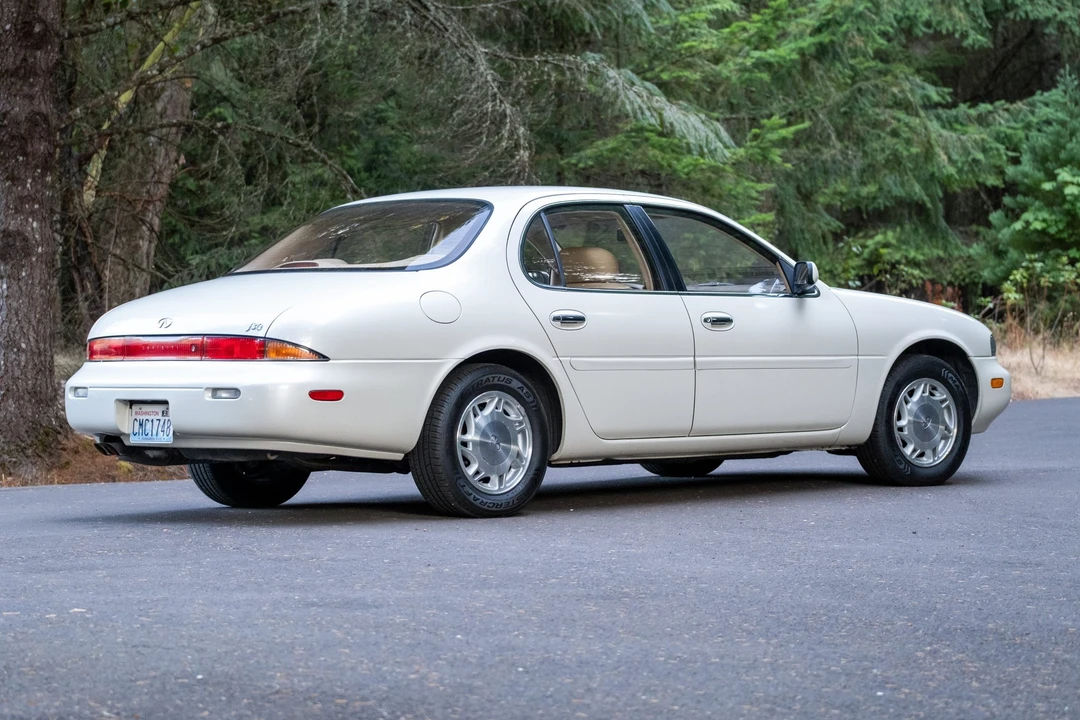 1996 Infiniti J30 - Image 4 of 31