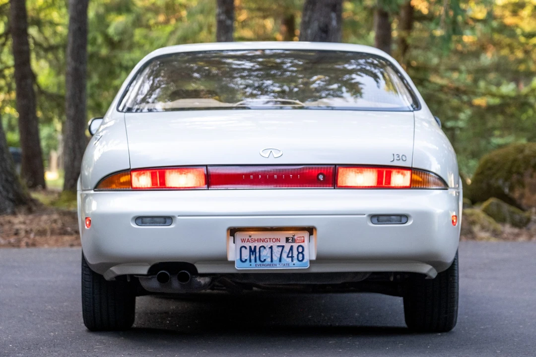 1996 Infiniti J30 - Image 13 of 31