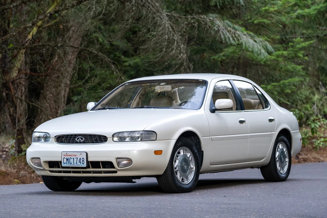 1996 Infiniti J30 - Image 7 of 31
