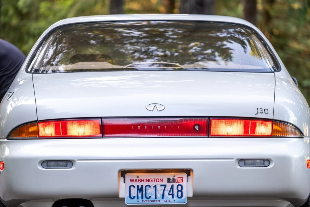 1996 Infiniti J30 - Image 14 of 31