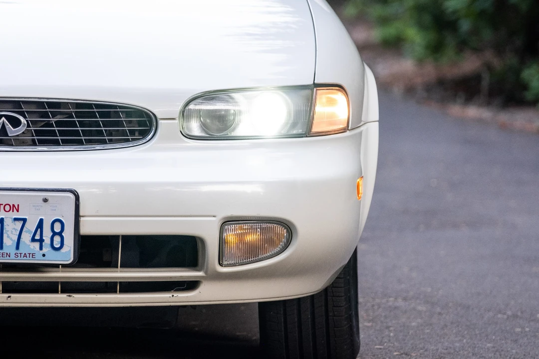 1996 Infiniti J30 - Image 10 of 31