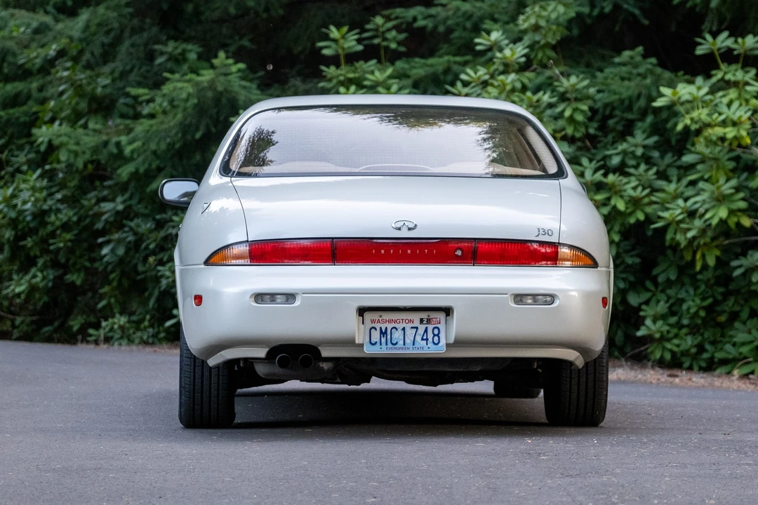 1996 Infiniti J30 - Image 5 of 31