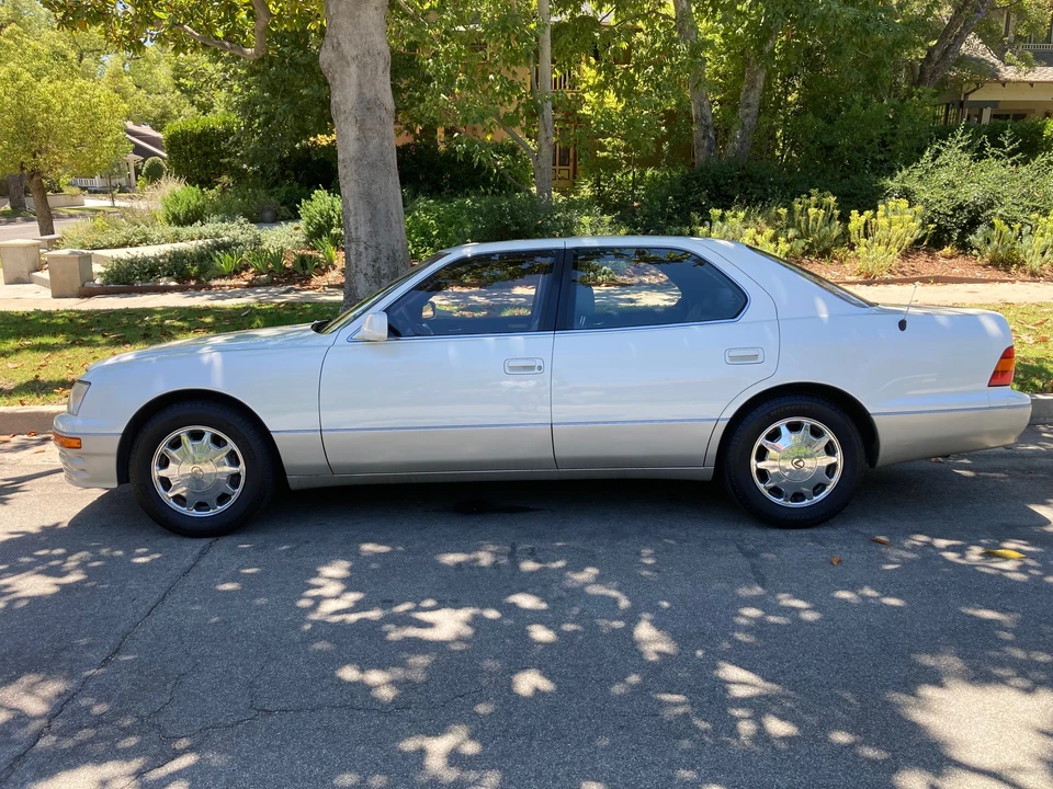 1996 Lexus LS 2nd Gen - Image 19 of 31