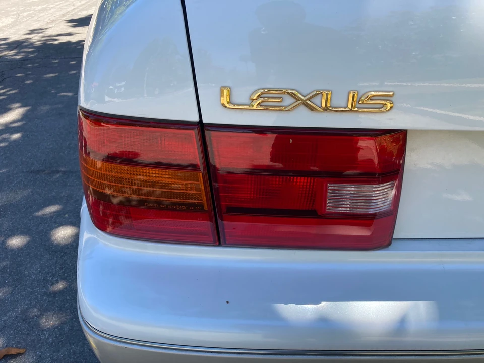 1996 Lexus LS 2nd Gen - Image 25 of 31