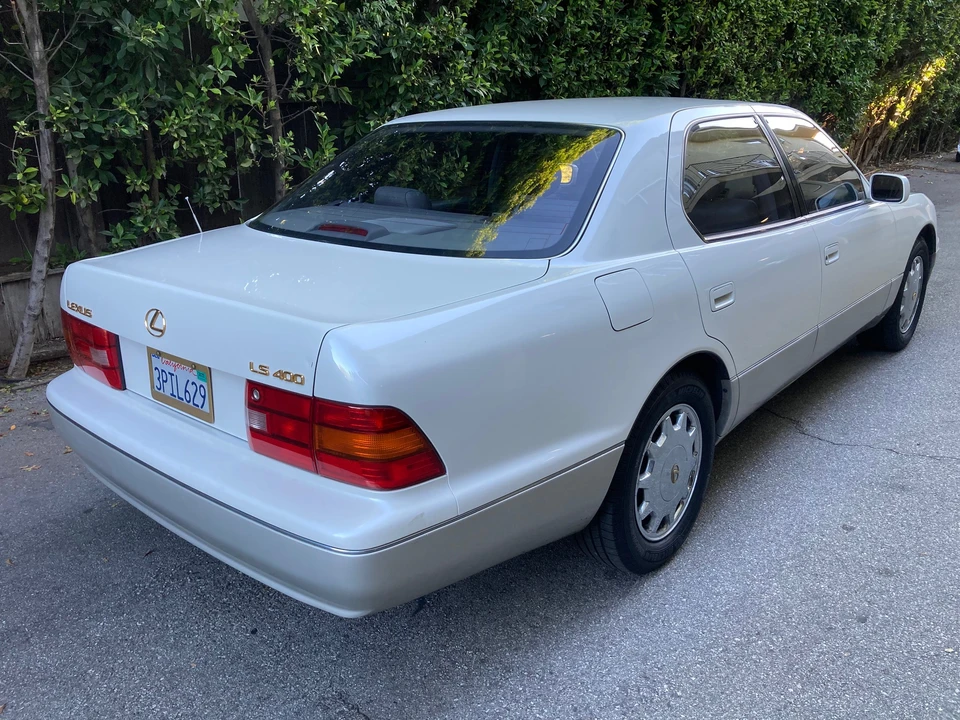 1996 Lexus LS 2nd Gen - Image 12 of 31