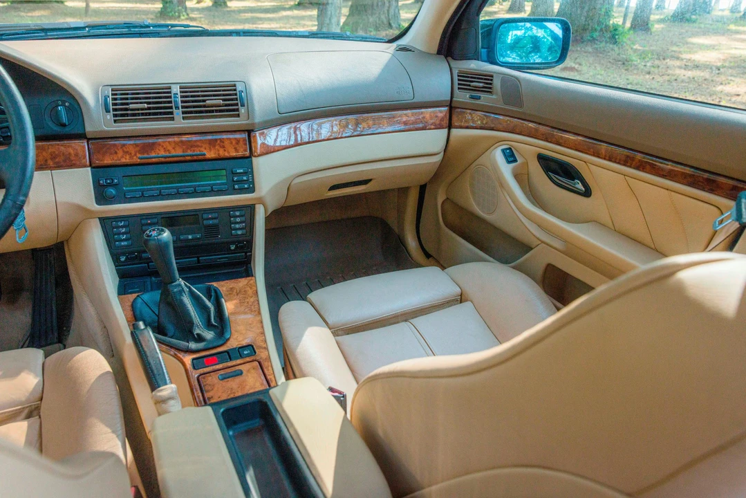 1998 BMW E39 540i - Image 23 of 31