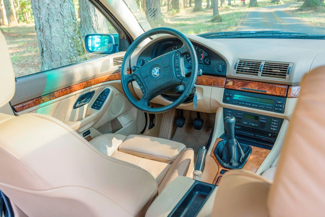 1998 BMW E39 540i - Image 26 of 31