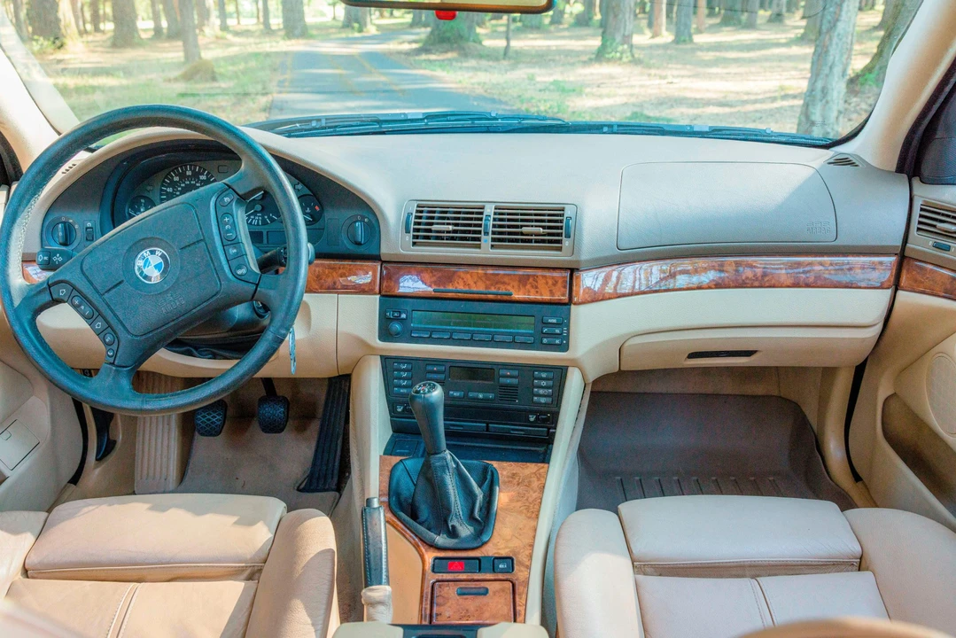 1998 BMW E39 540i - Image 27 of 31