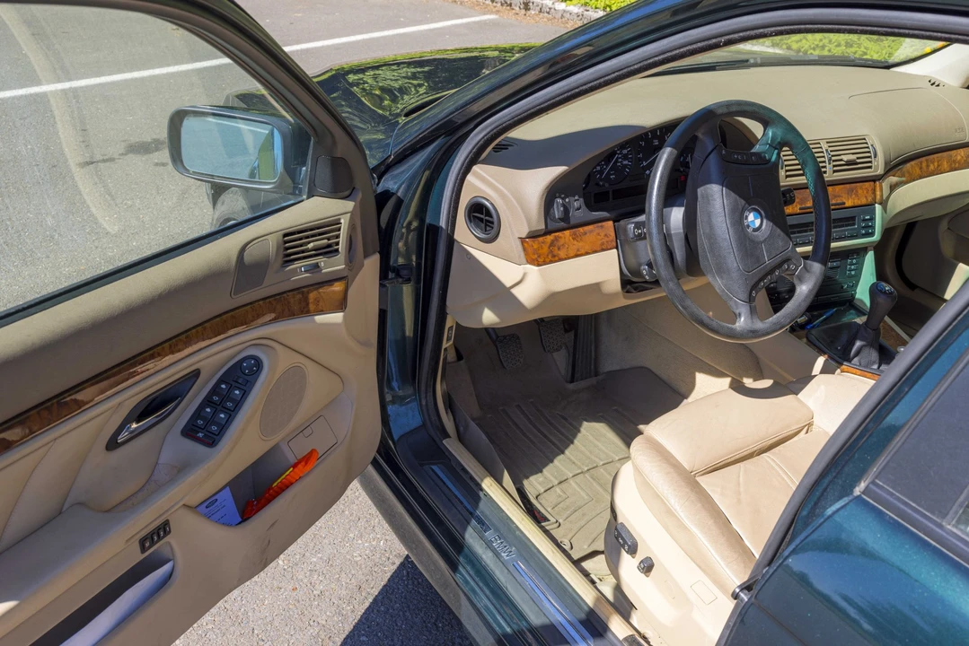 1998 BMW E39 540i - Image 19 of 31