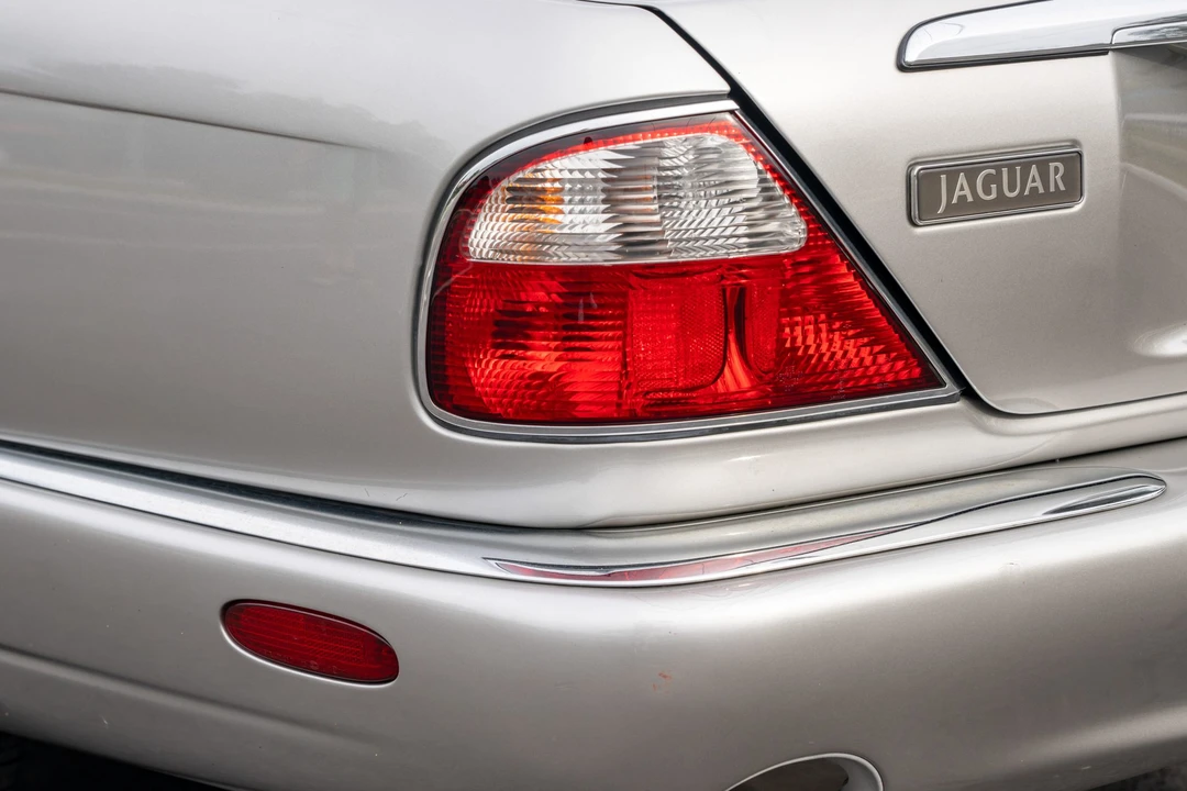 1998 Jaguar X308 XJR - Image 12 of 31