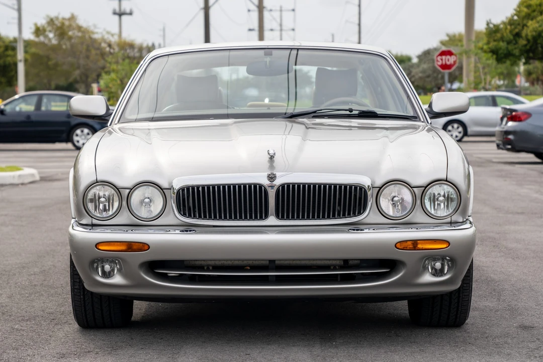 1998 Jaguar X308 XJR - Image 2 of 31