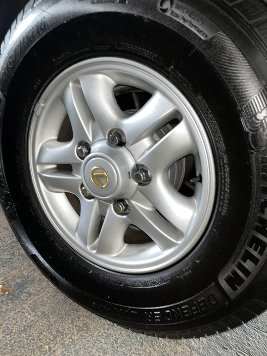 1998 Lexus LX 2nd Gen - Image 24 of 31