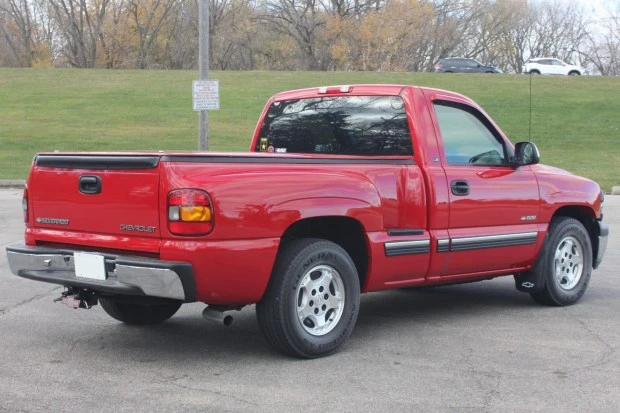2000 Chevrolet Silverado 1st Gen - Image 2 of 8
