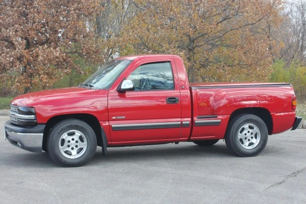 2000 Chevrolet Silverado 1st Gen - Image 3 of 8
