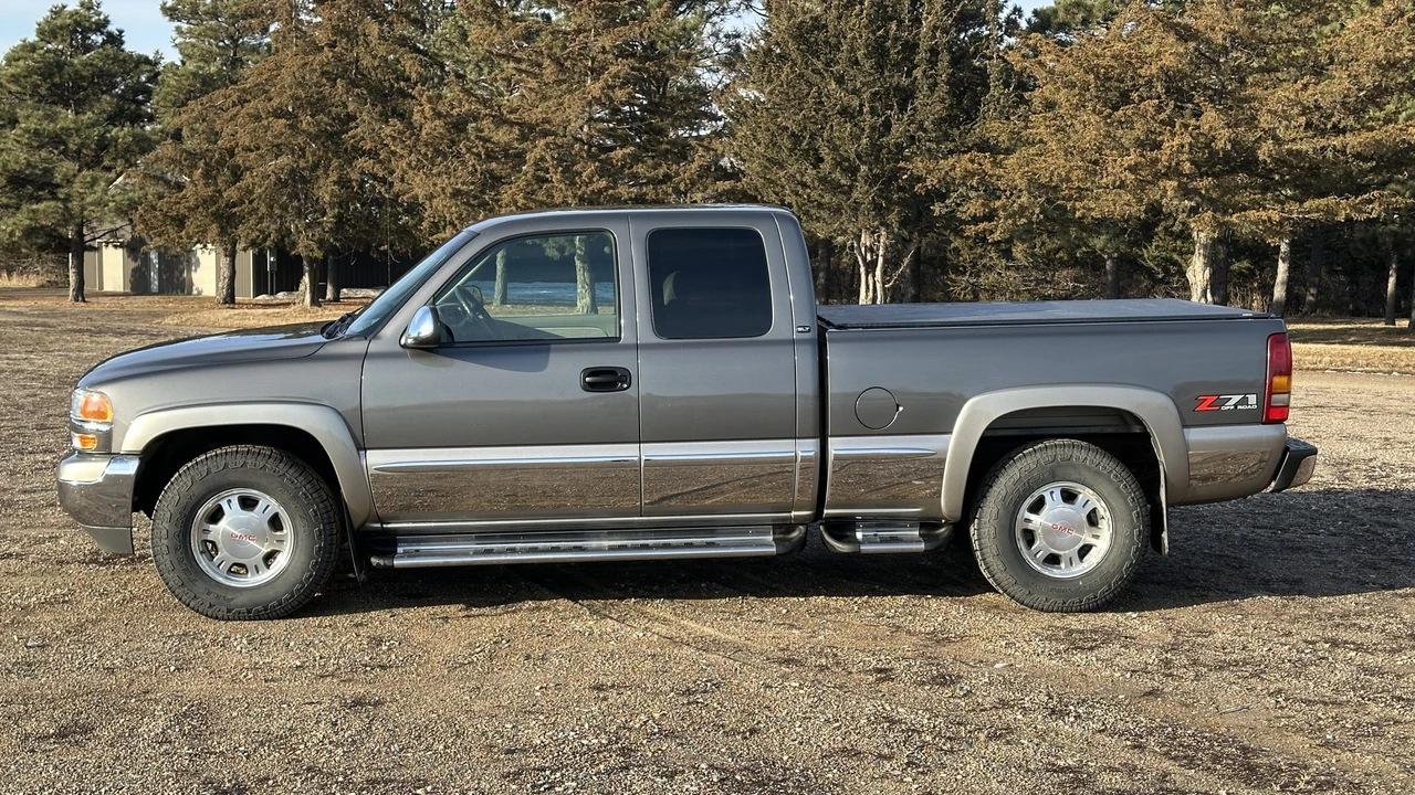 2000 GMC Sierra 2nd Gen - Image 4 of 31