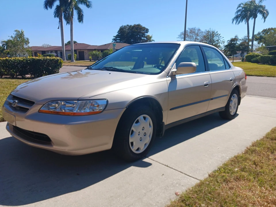 2000 Honda Accord 6th Gen - Image 2 of 31